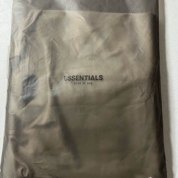 NWT - FEAR OF GOD ESSENTIALS Seal Beige Football T-Shirt in Size: M - Picture 5 of 7